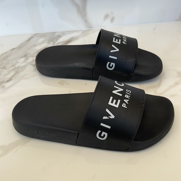 GIVENCHY Paris Slides - Picture 3 of 11